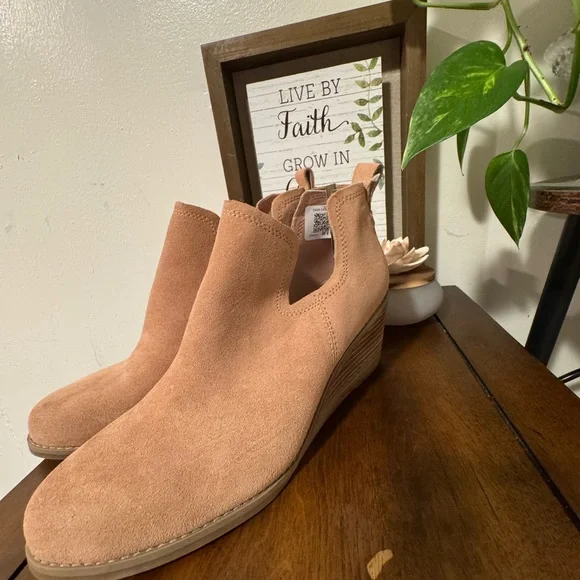 Toms Women's Tan Suede Wedge Booties/Size 7.5 News - Picture 6 of 7